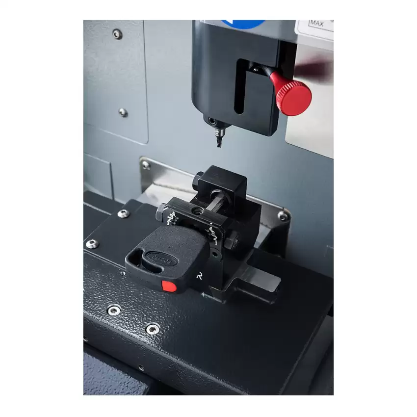 ILCO Silca Futura Auto Key Cutting Machine for Laser and Edge-Cut Keys - KC-ILC-FUTURAAUTO  p-4